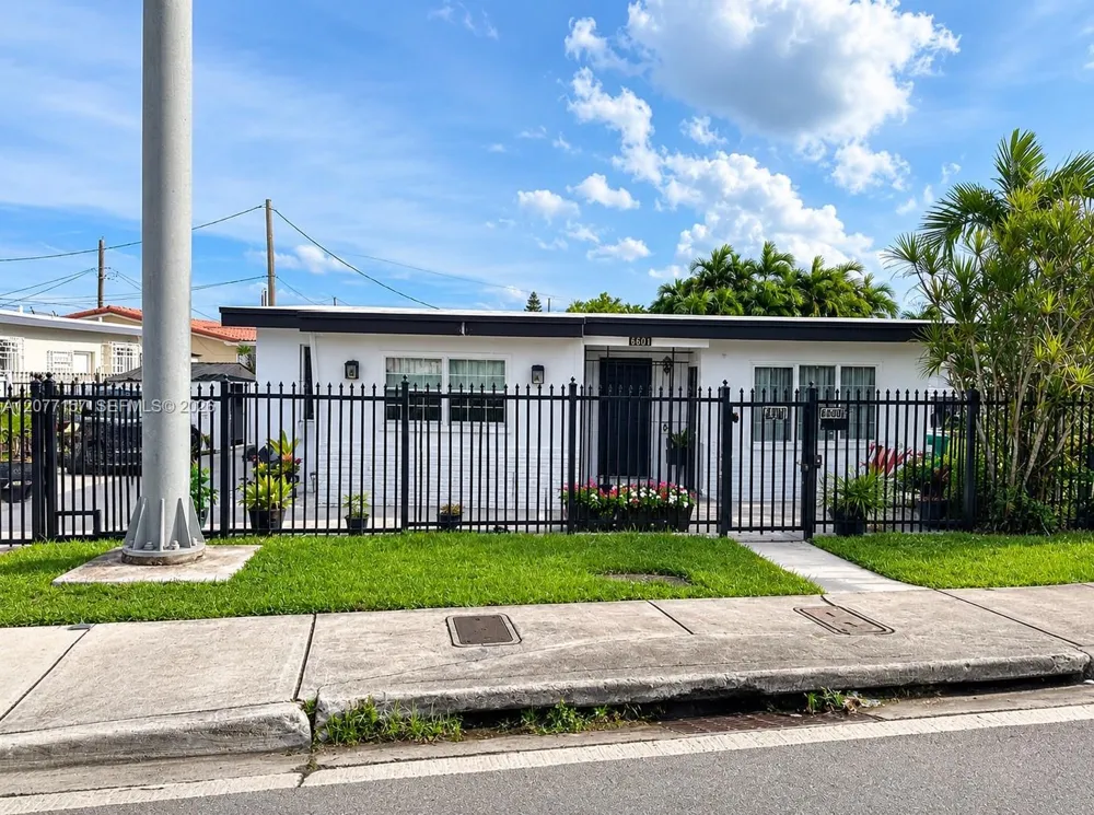 6060 NW 7th St Miami, FL 33126