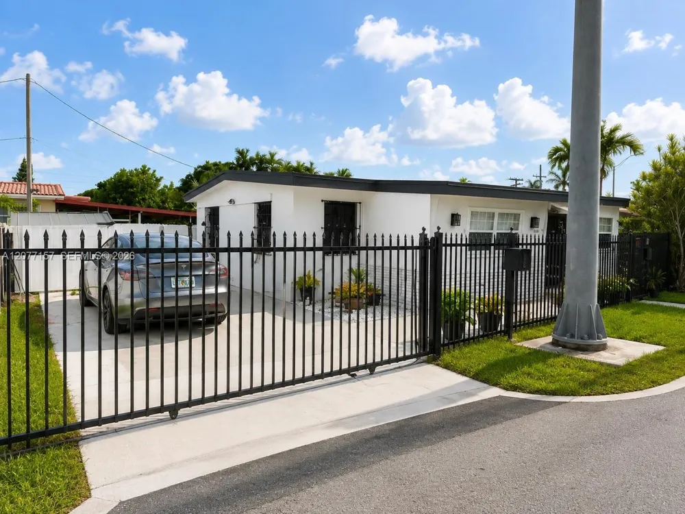6060 NW 7th St Miami, FL 33126