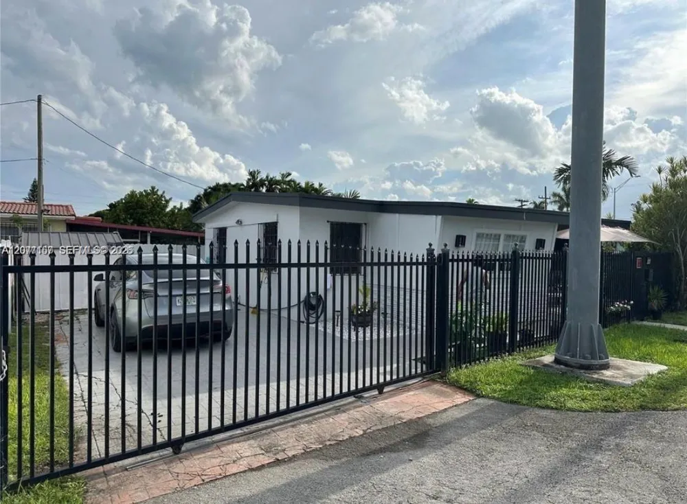 6060 NW 7th St Miami, FL 33126