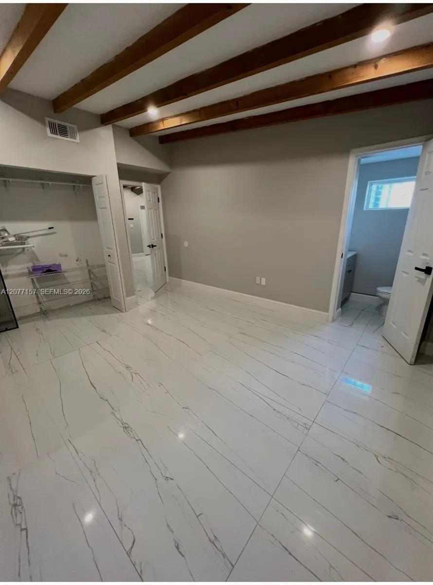 6060 NW 7th St Miami, FL 33126