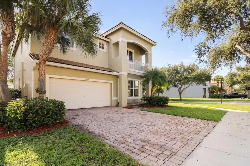 6688 Lurais Drive Lake Worth, FL 33463