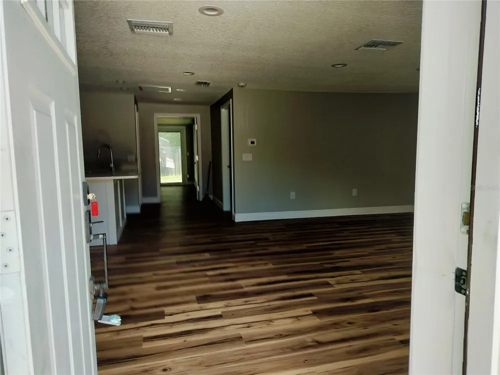25405B COLMAR AVENUE #B Mount Plymouth, FL 32776