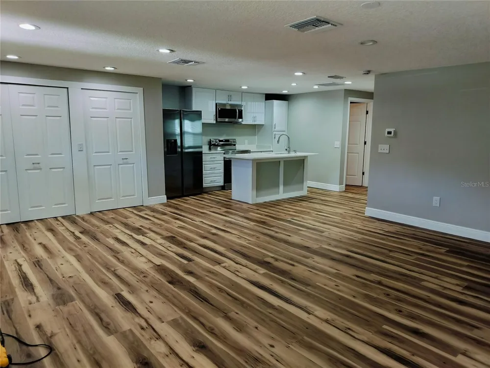 25405B COLMAR AVENUE #B Mount Plymouth, FL 32776