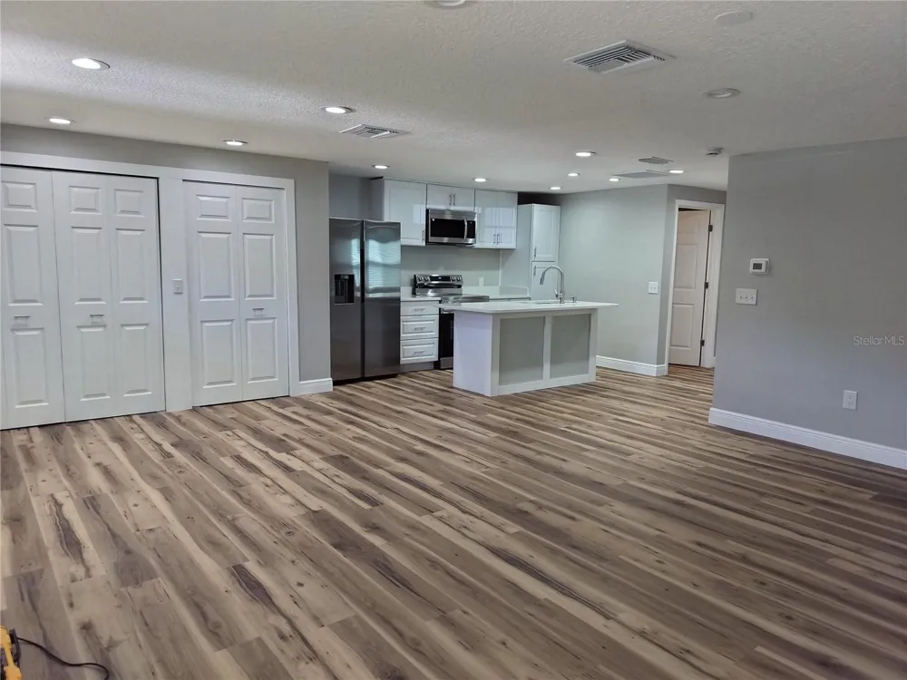 25405B COLMAR AVENUE #B Mount Plymouth, FL 32776