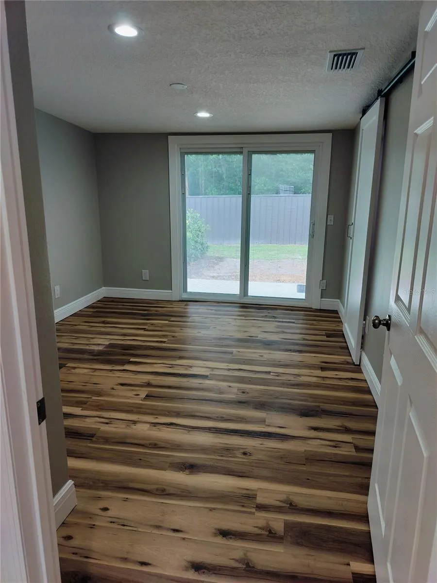 25405B COLMAR AVENUE #B Mount Plymouth, FL 32776