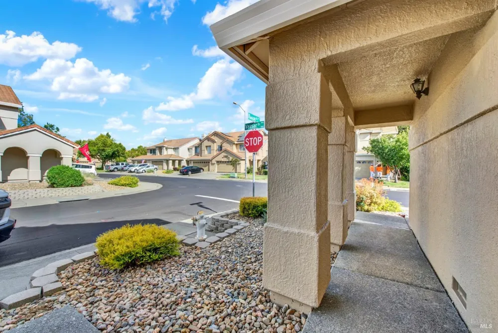 832 Vassar Drive Vacaville, CA 95687