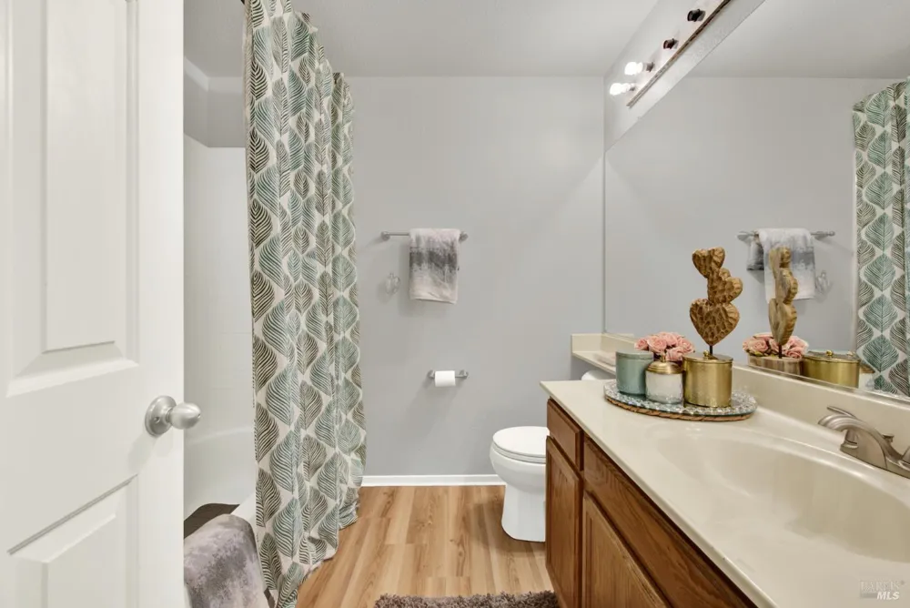 832 Vassar Drive Vacaville, CA 95687