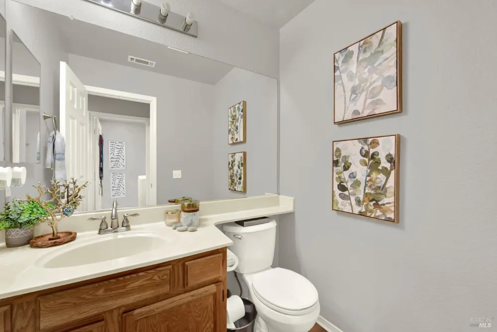 832 Vassar Drive Vacaville, CA 95687