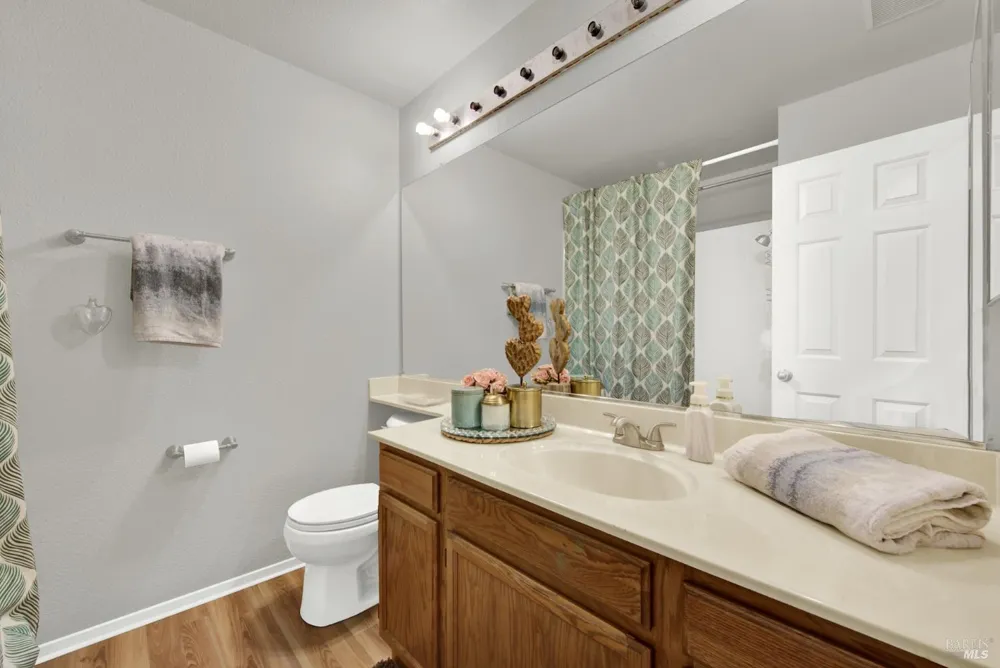832 Vassar Drive Vacaville, CA 95687