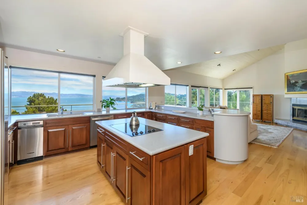 4633 Paradise Drive Tiburon, CA 94920