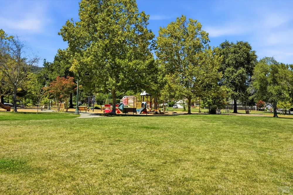 465 Riesling Street Cloverdale, CA 95425
