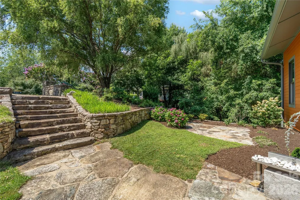 31 Grey River Run Woodfin, NC 28804