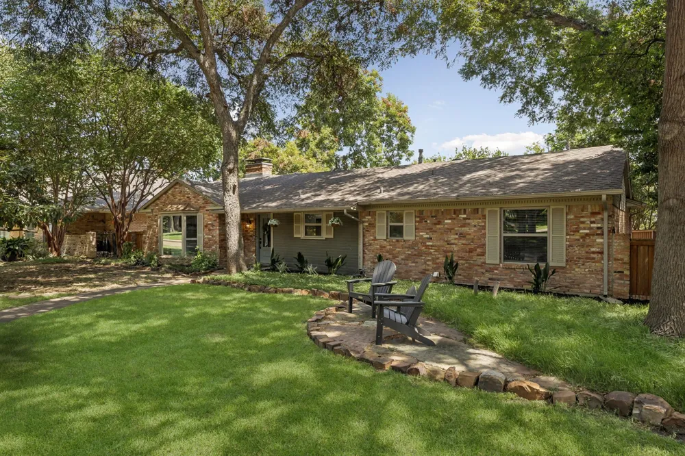 9812 Ravensway Drive Dallas, TX 75238