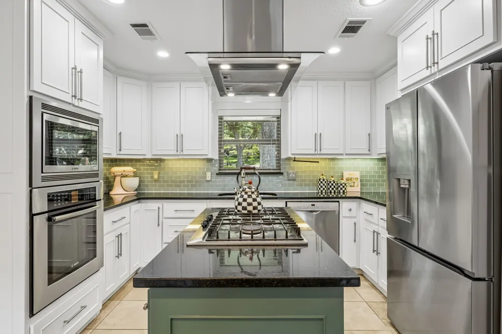 9812 Ravensway Drive Dallas, TX 75238