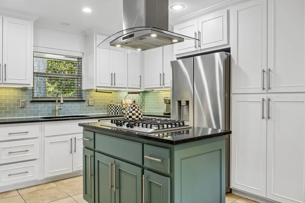 9812 Ravensway Drive Dallas, TX 75238