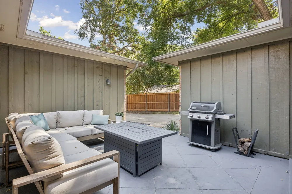 9812 Ravensway Drive Dallas, TX 75238