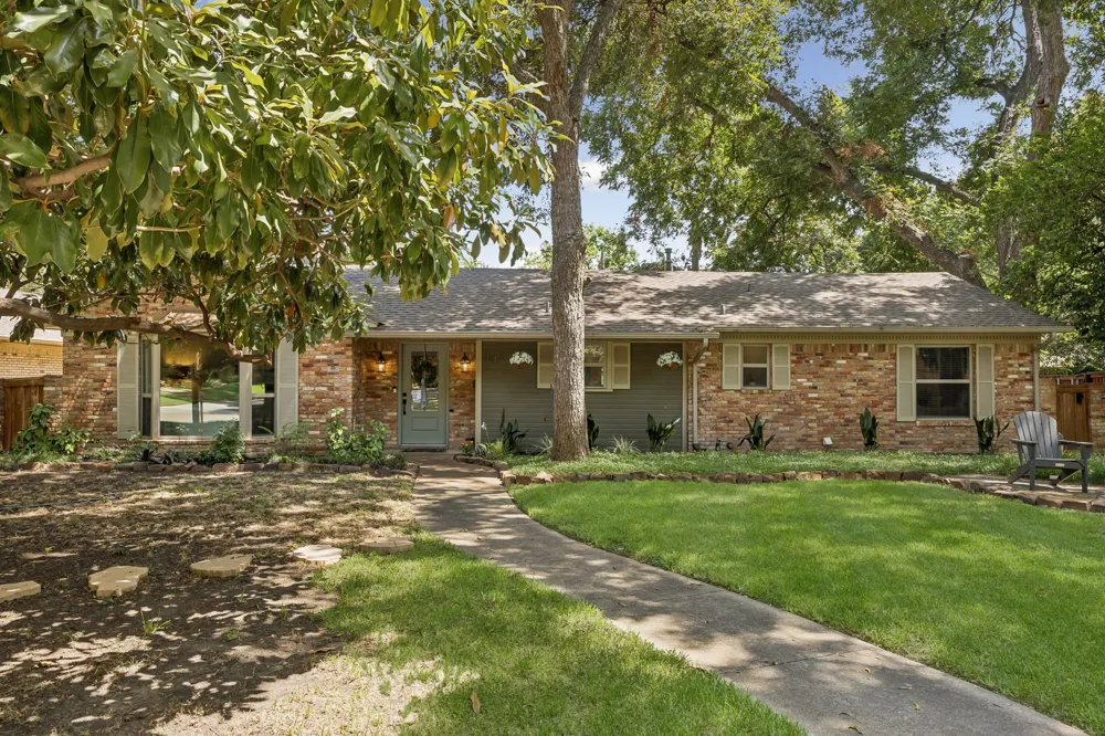 9812 Ravensway Drive Dallas, TX 75238