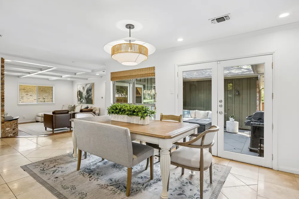 9812 Ravensway Drive Dallas, TX 75238