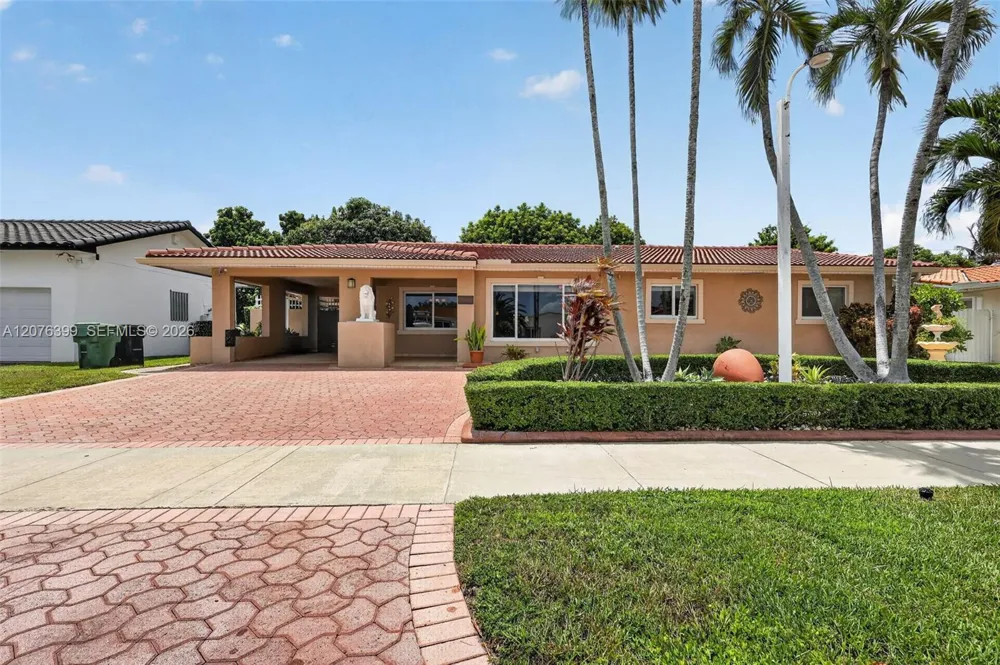 8936 SW 11th St Miami, FL 33174