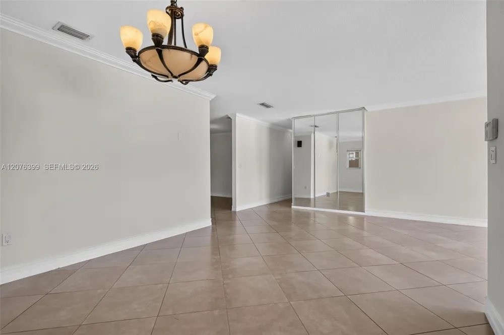 8936 SW 11th St Miami, FL 33174