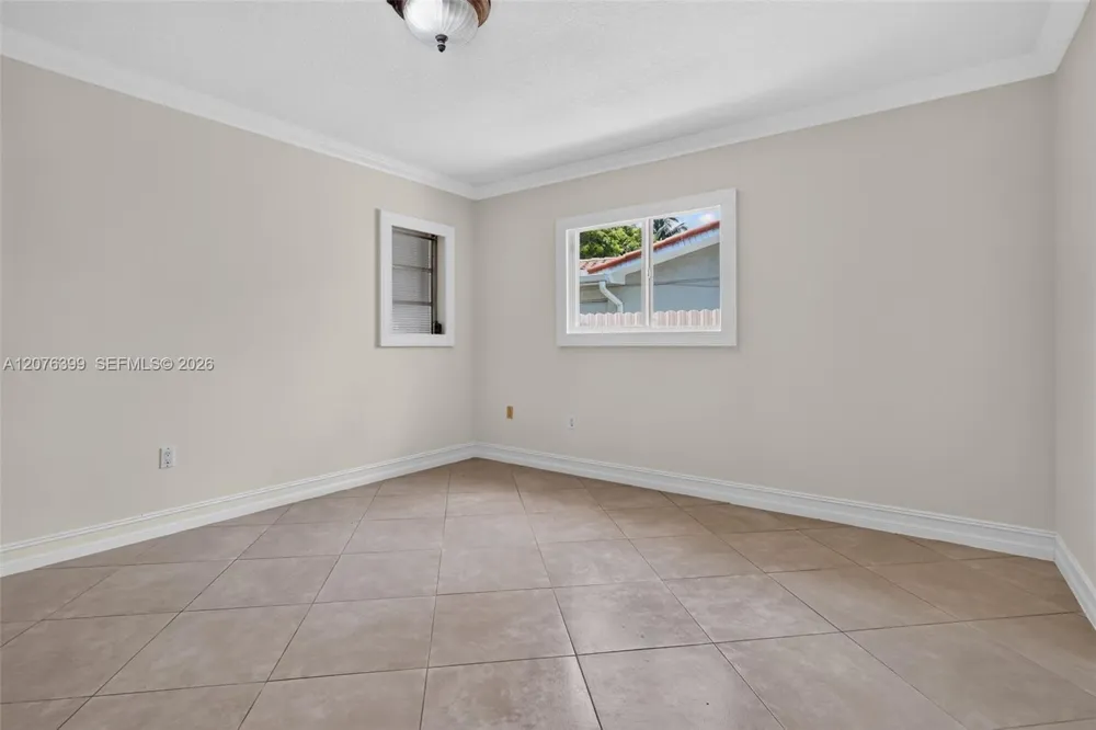 8936 SW 11th St Miami, FL 33174