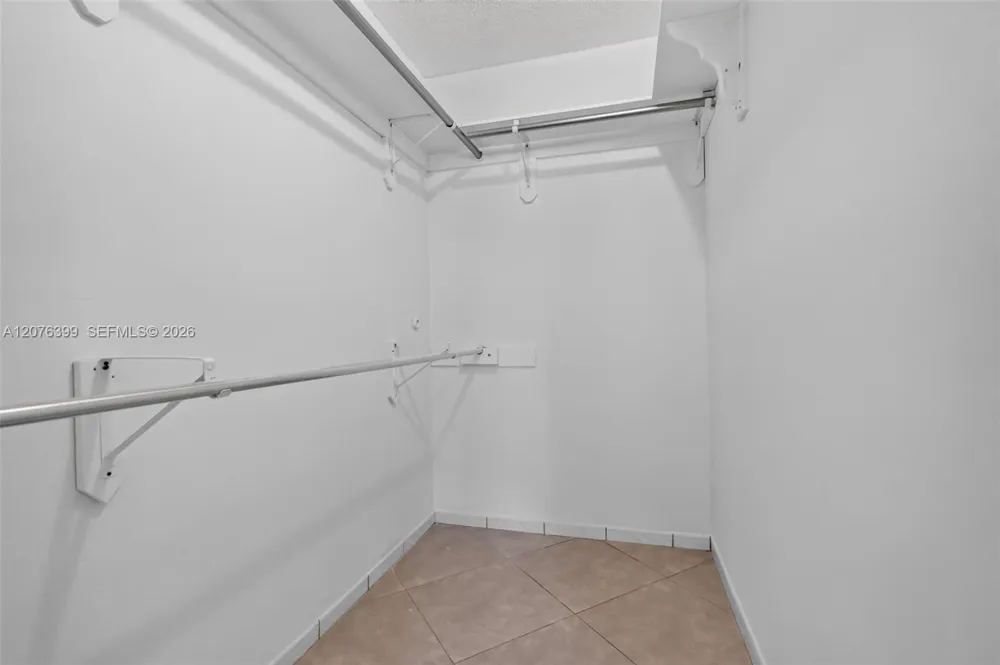 8936 SW 11th St Miami, FL 33174