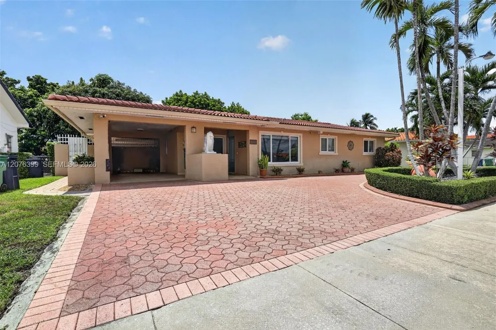 8936 SW 11th St Miami, FL 33174