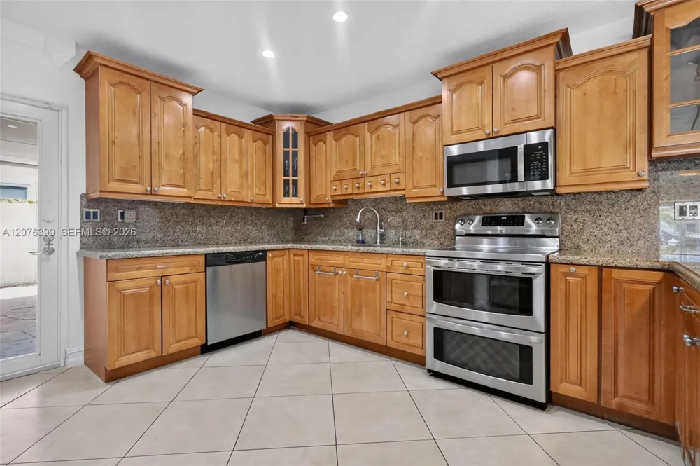 8936 SW 11th St Miami, FL 33174