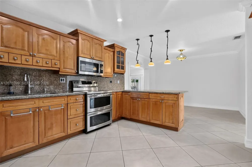 8936 SW 11th St Miami, FL 33174