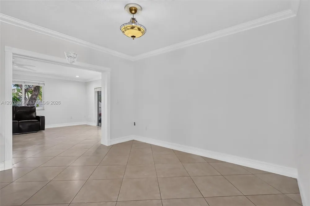 8936 SW 11th St Miami, FL 33174