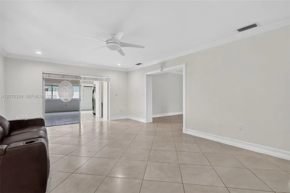 8936 SW 11th St Miami, FL 33174