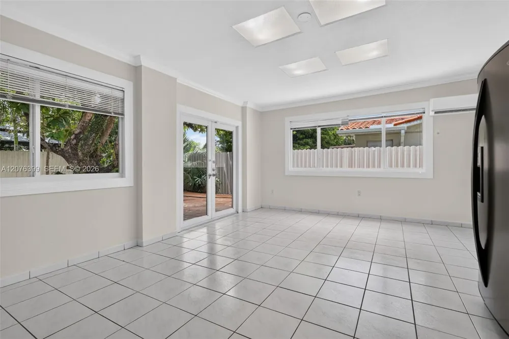 8936 SW 11th St Miami, FL 33174