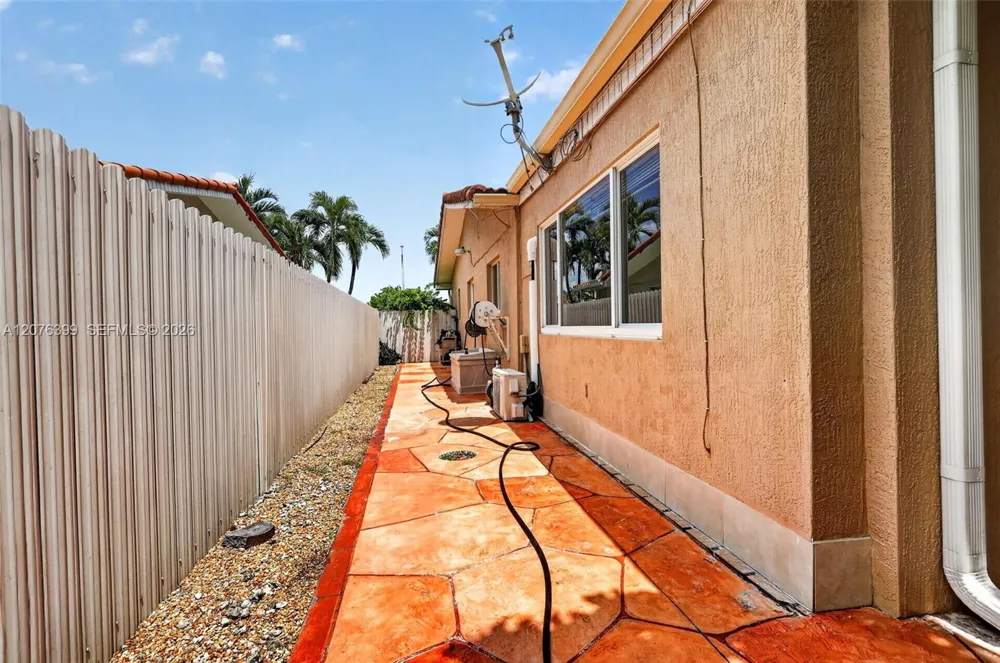 8936 SW 11th St Miami, FL 33174