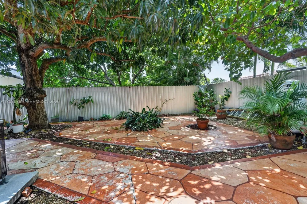 8936 SW 11th St Miami, FL 33174