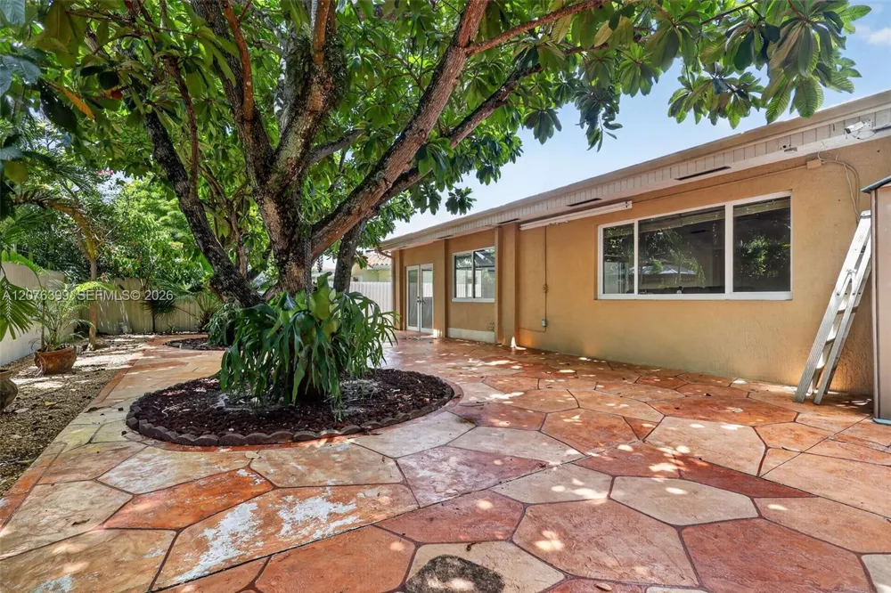 8936 SW 11th St Miami, FL 33174