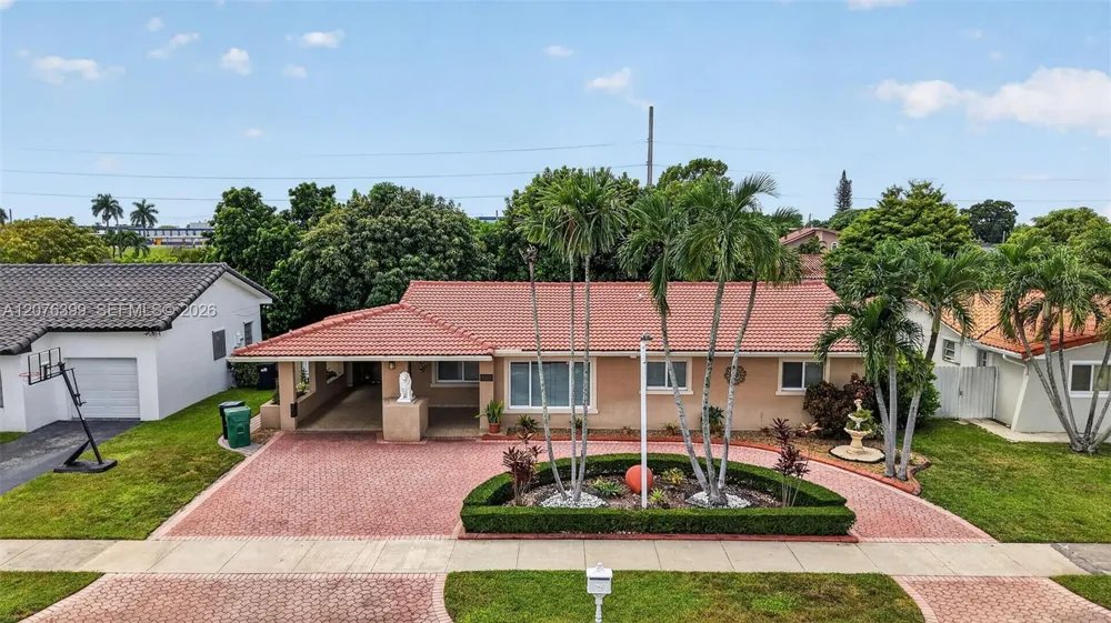 8936 SW 11th St Miami, FL 33174