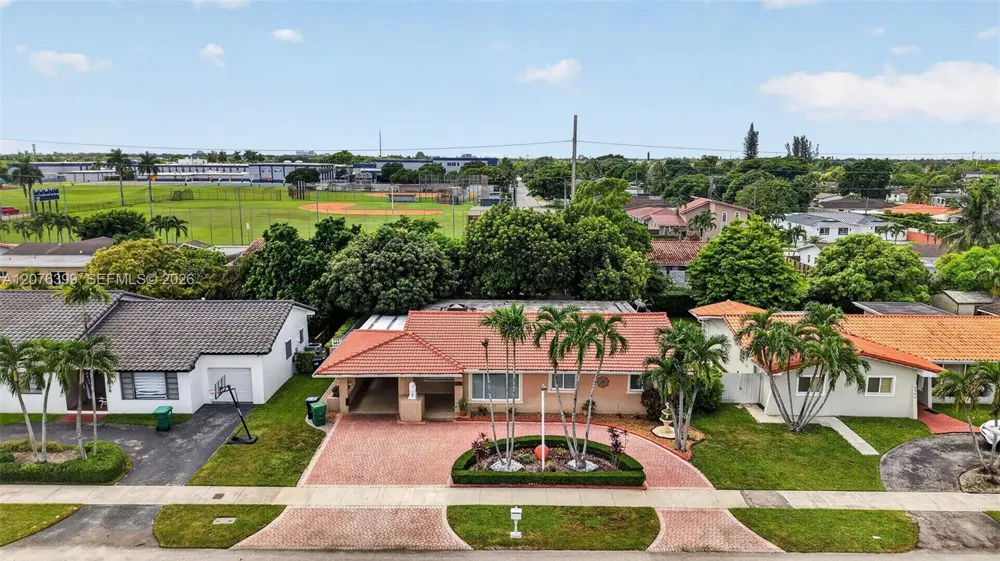 8936 SW 11th St Miami, FL 33174