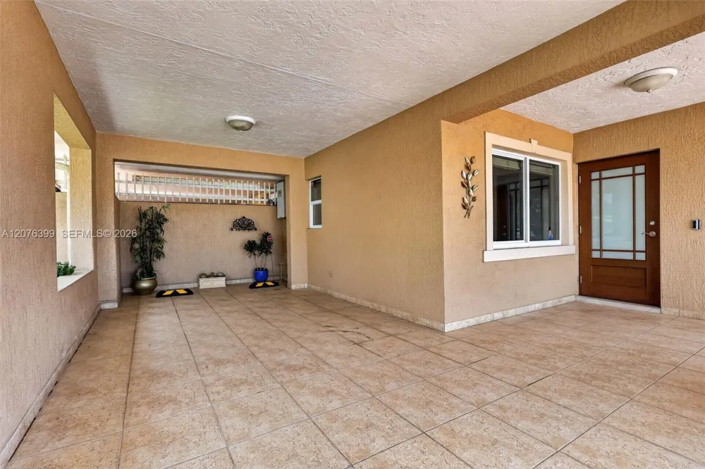 8936 SW 11th St Miami, FL 33174