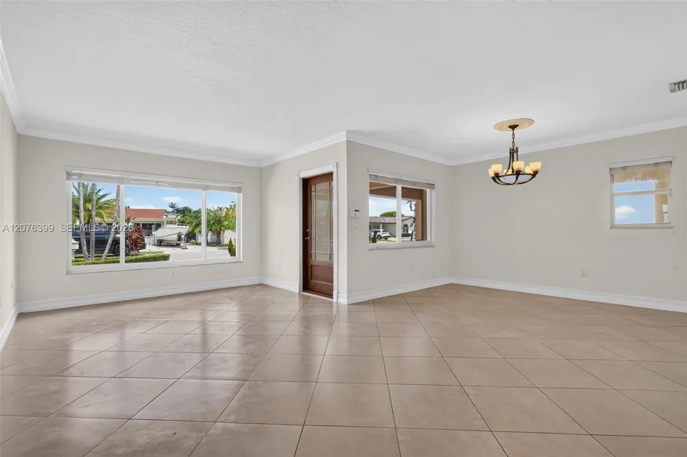 8936 SW 11th St Miami, FL 33174