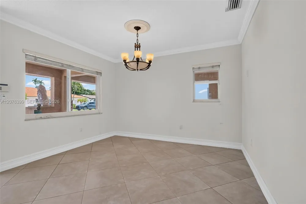 8936 SW 11th St Miami, FL 33174