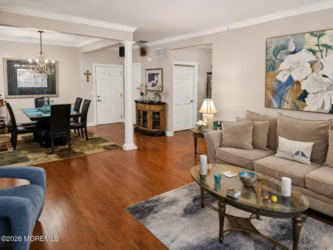 207 Knightsbridge Lane #1207