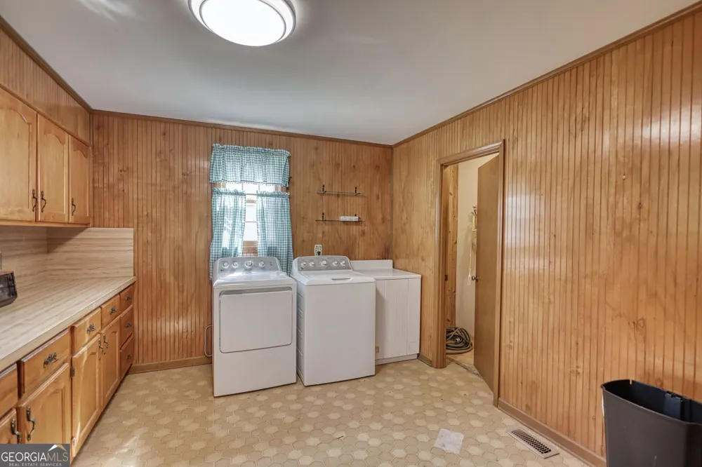 706 S Railroad ST Shady Dale, GA 31085