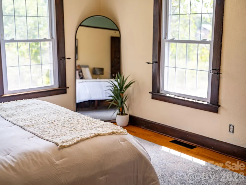 33 Fairfax Avenue Asheville, NC 28806