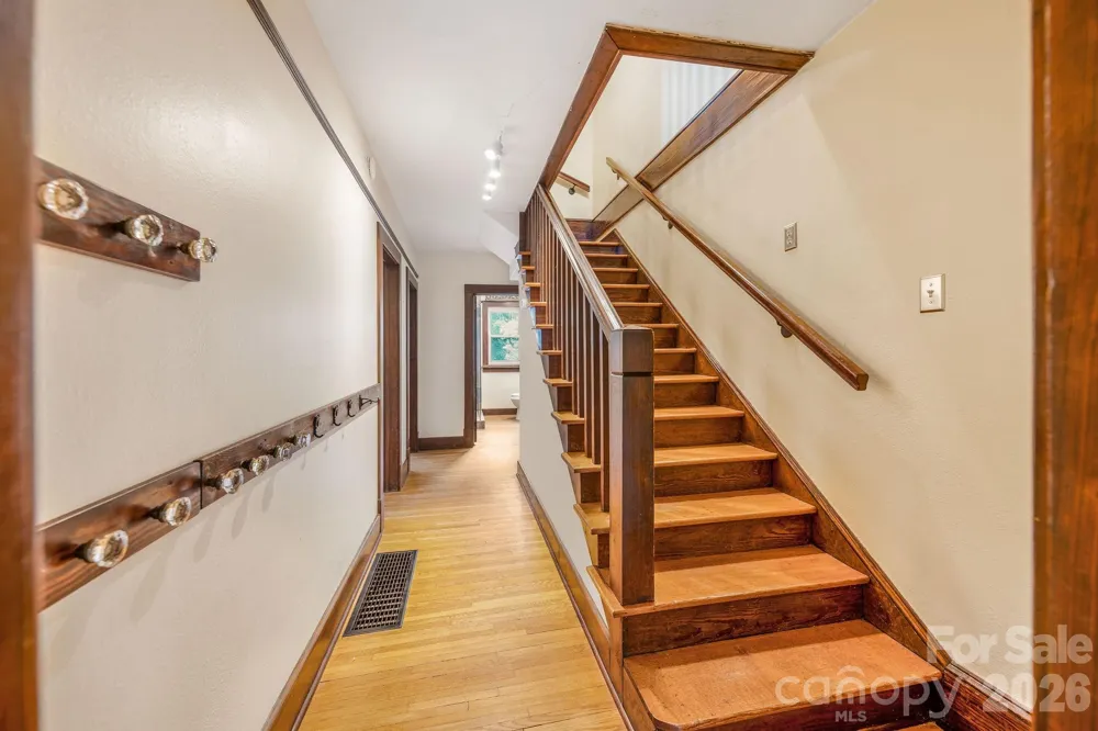 33 Fairfax Avenue Asheville, NC 28806