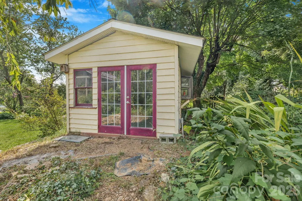 33 Fairfax Avenue Asheville, NC 28806