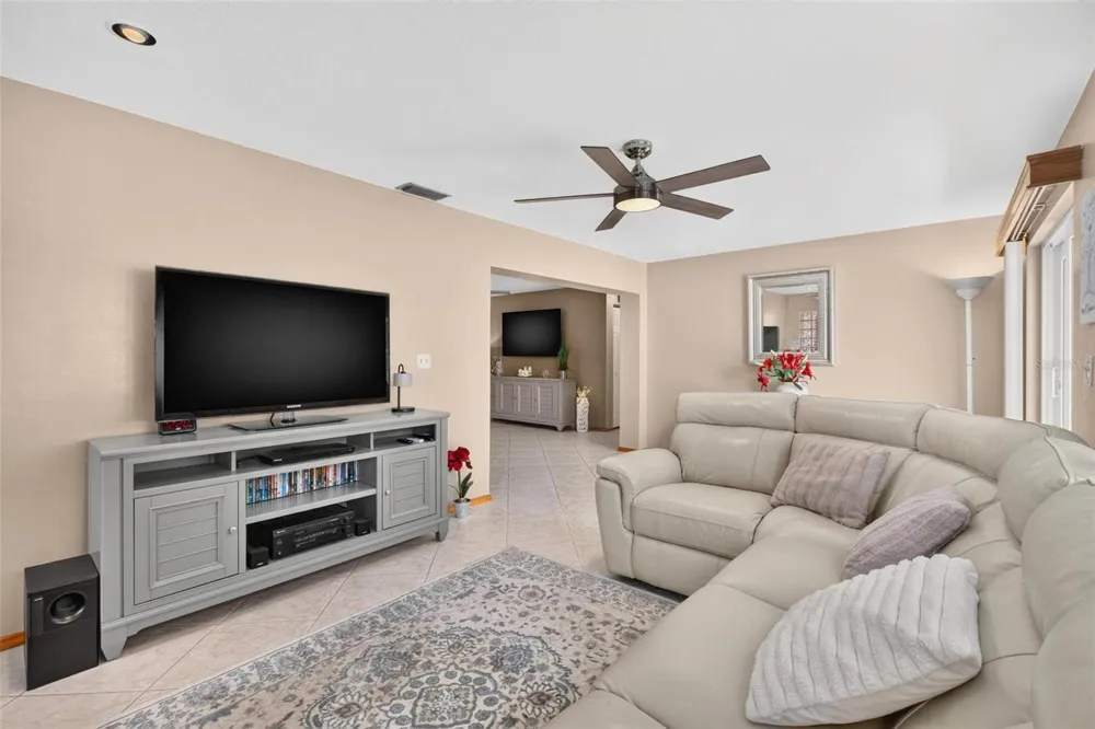 6225 43RD AVENUE Kenneth City, FL 33709