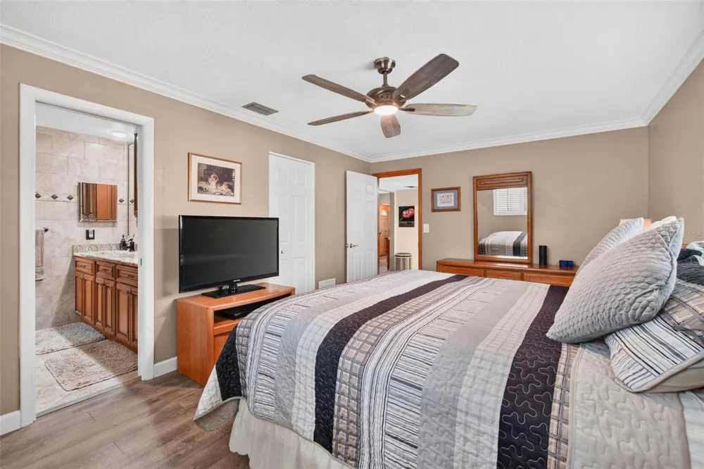 6225 43RD AVENUE Kenneth City, FL 33709