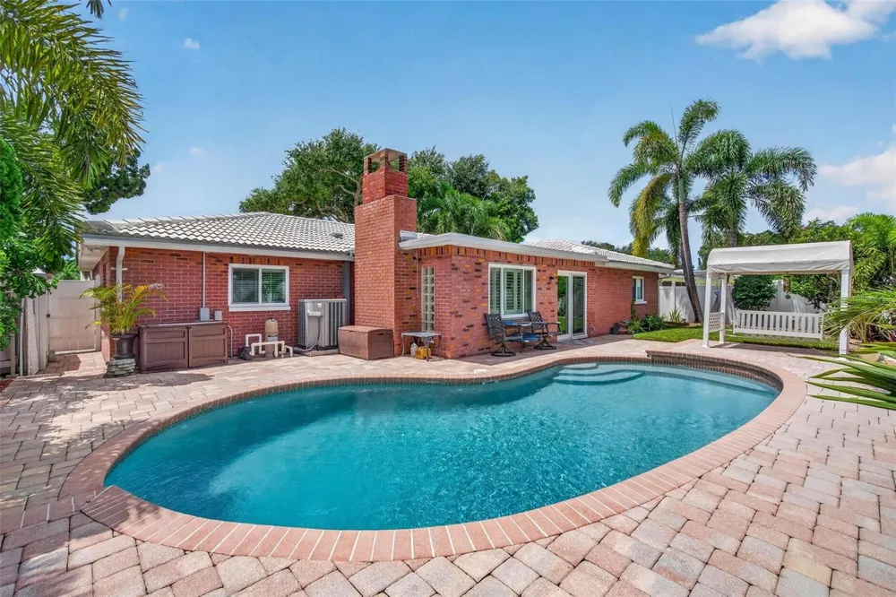 6225 43RD AVENUE Kenneth City, FL 33709