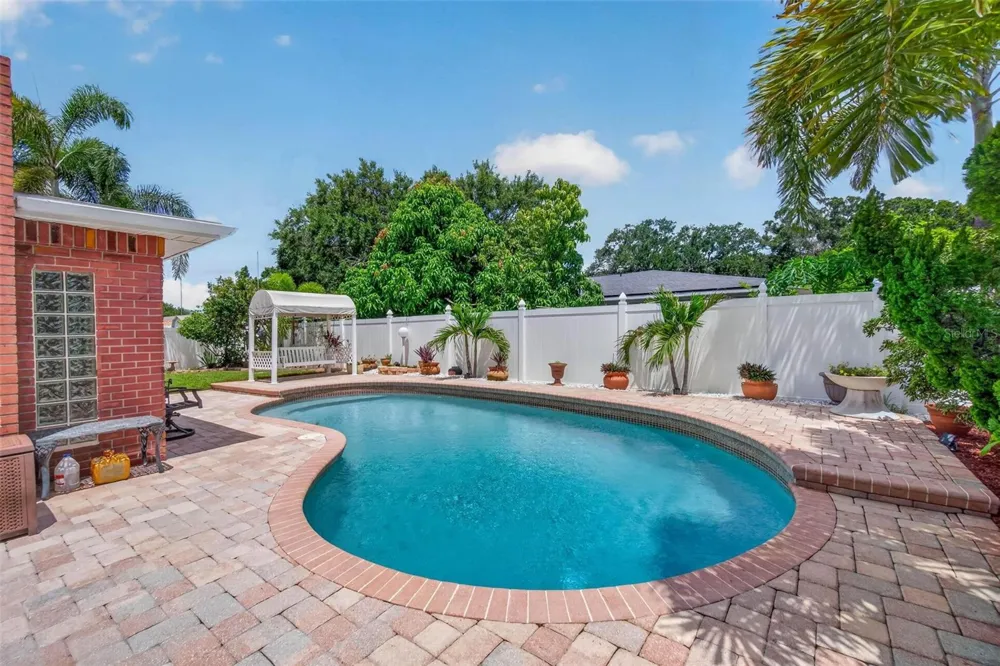 6225 43RD AVENUE Kenneth City, FL 33709