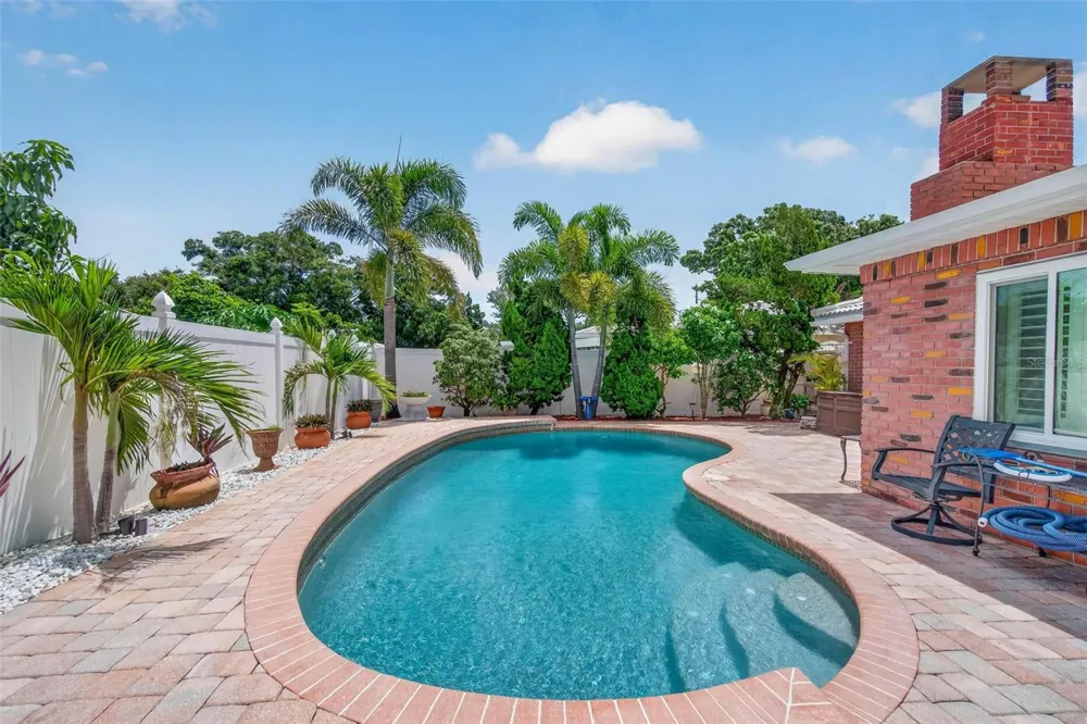 6225 43RD AVENUE Kenneth City, FL 33709